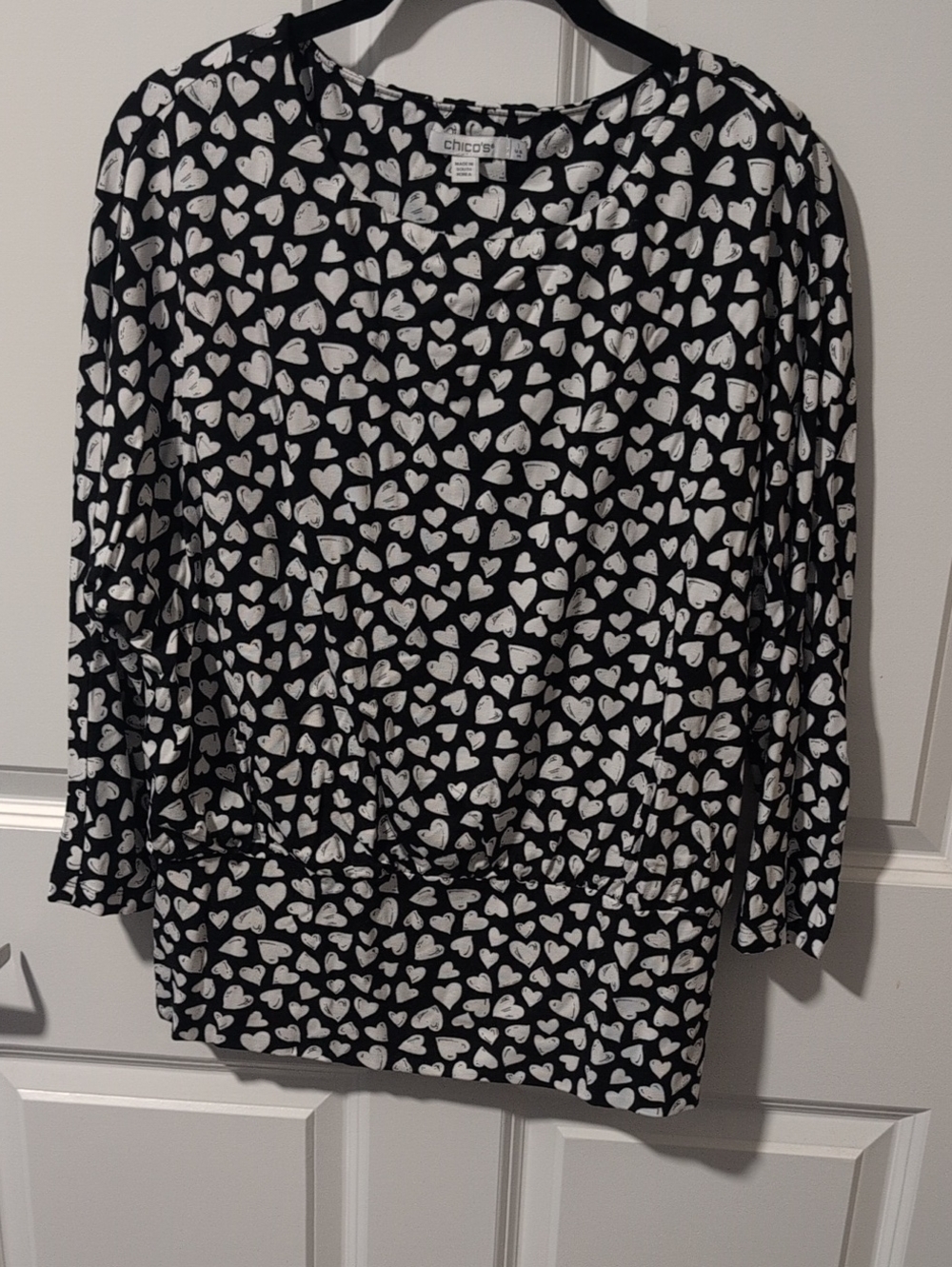 Chico's Black and White Heart-Print 3/4 Sleeve Top